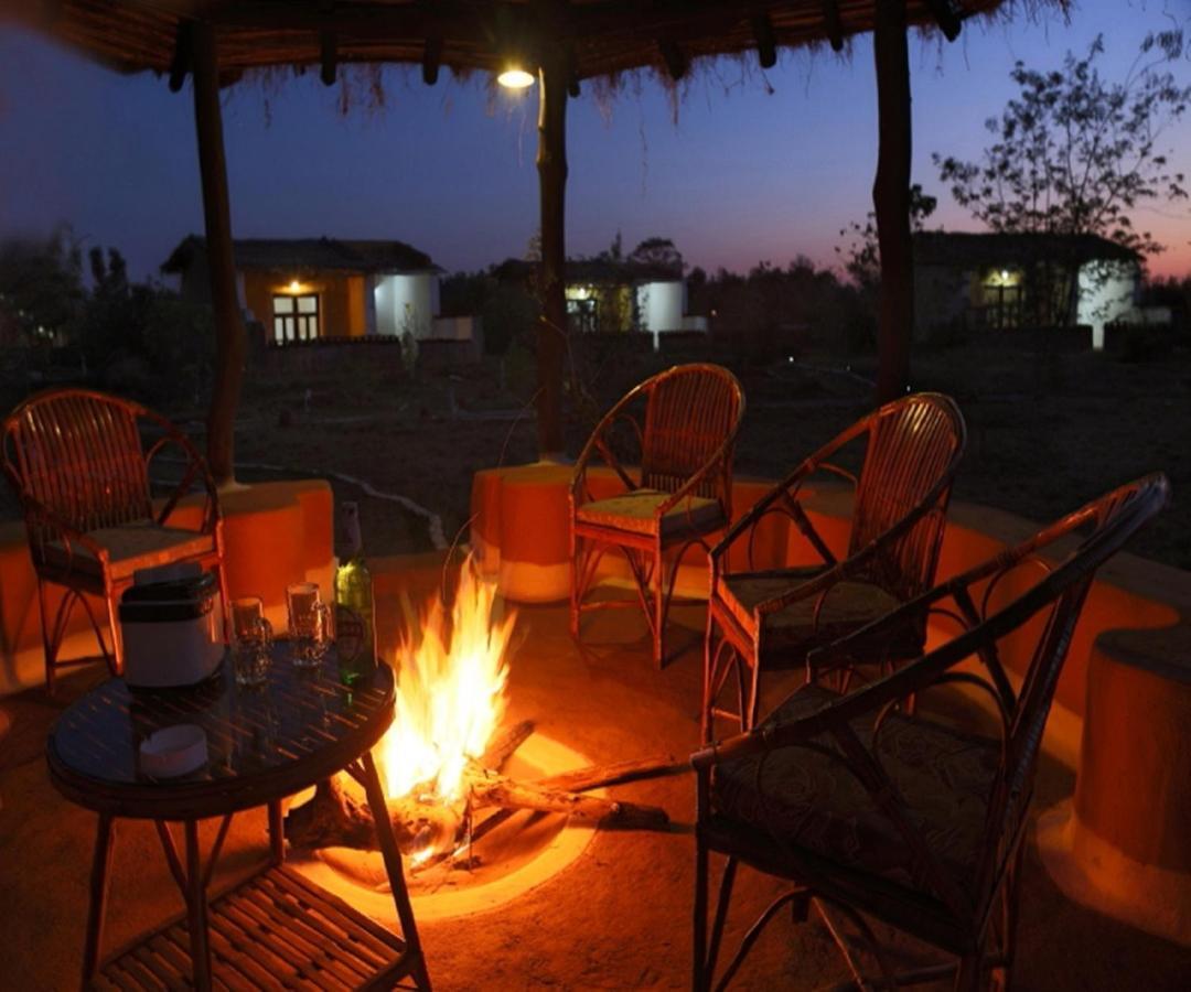 Kanha Village Eco Resort Extérieur photo